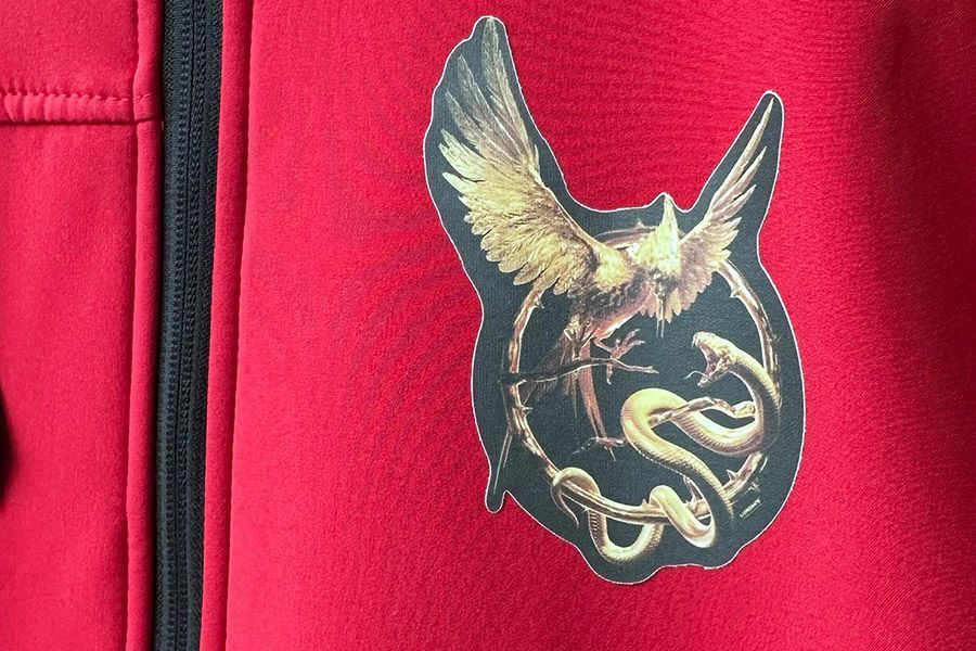 textielbadge in speciale vorm uitgesneden voor een filmpremiere